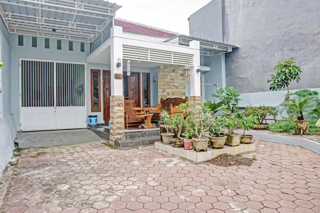 Oyo 90729 Sekar Guest House Jembel Exterior foto