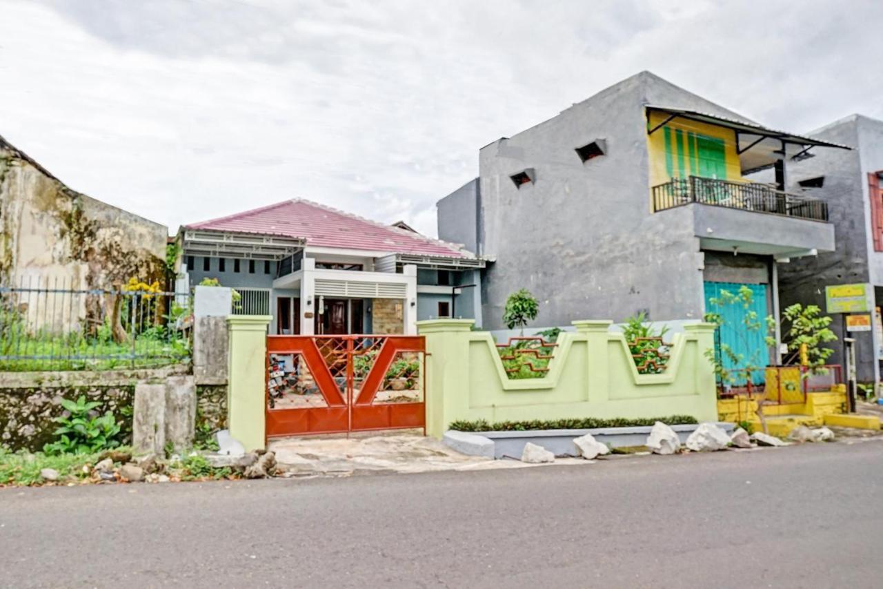 Oyo 90729 Sekar Guest House Jembel Exterior foto