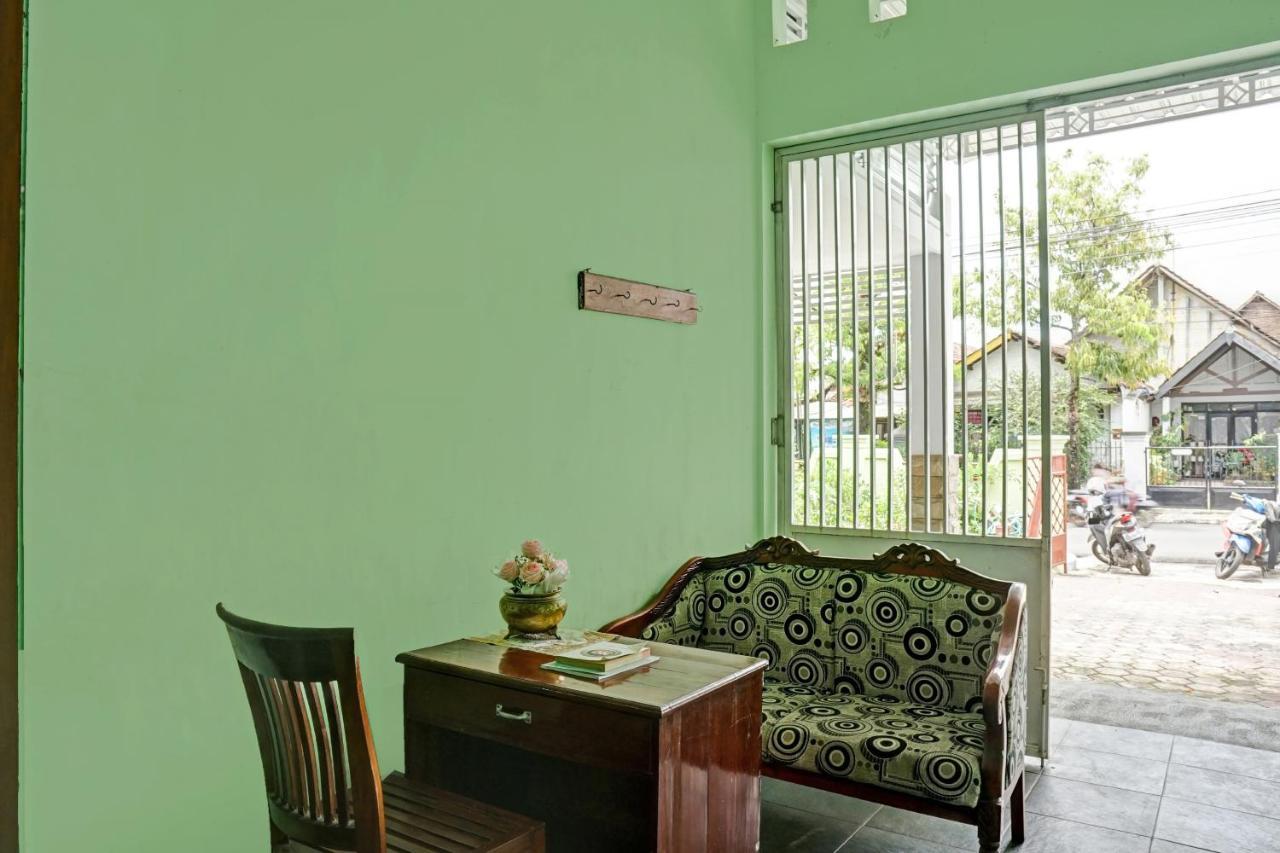 Oyo 90729 Sekar Guest House Jembel Exterior foto