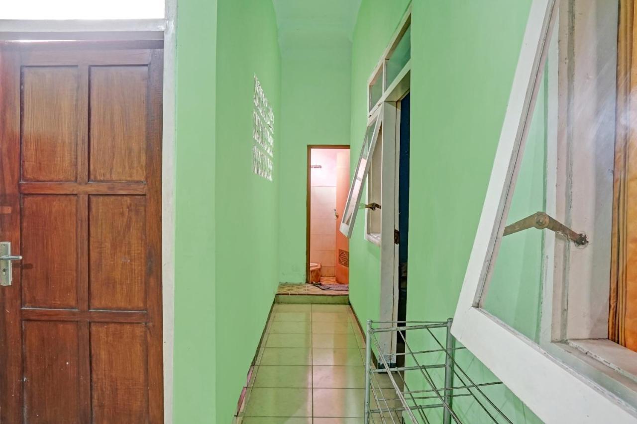 Oyo 90729 Sekar Guest House Jembel Exterior foto