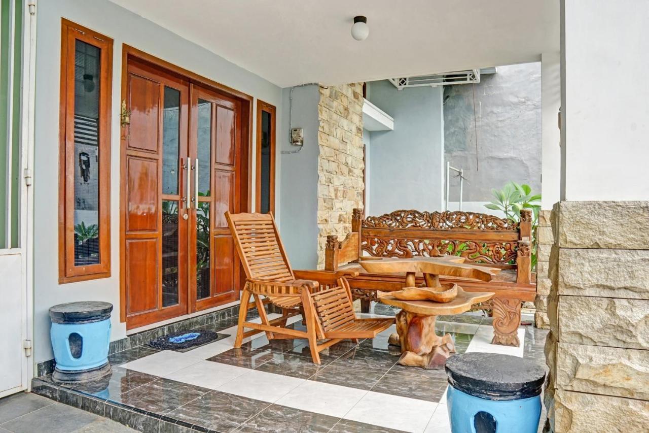 Oyo 90729 Sekar Guest House Jembel Exterior foto